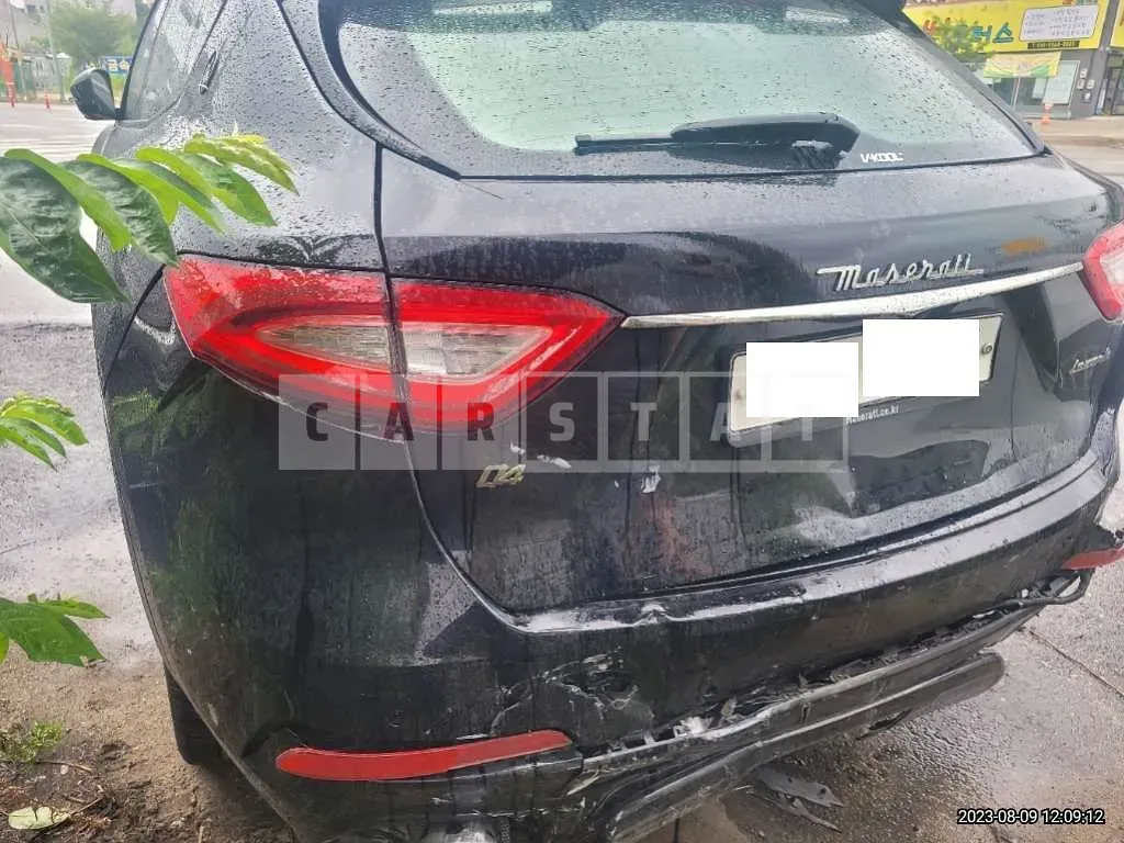 Photo 2 of 9: 2018 Maserati Levante Diesel, VIN ZN661TUG7JX301369 — Korean insurance auction