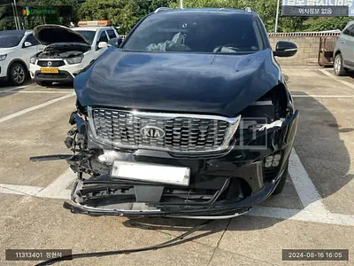 Photo 1 of 18: 2018 Kia Sorento, VIN KNAPK81BDKA510971 — Korean insurance auction
