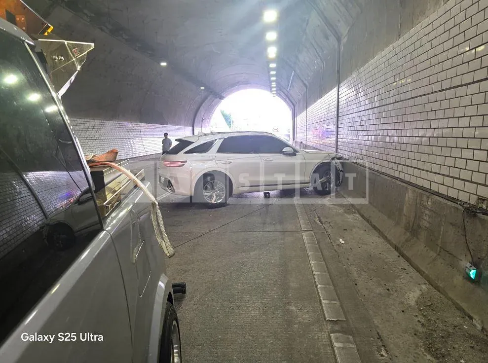 Photo 2 of 20: 2022 Genesis GV70, VIN KMTMA81BBNU069551 — Korean insurance auction