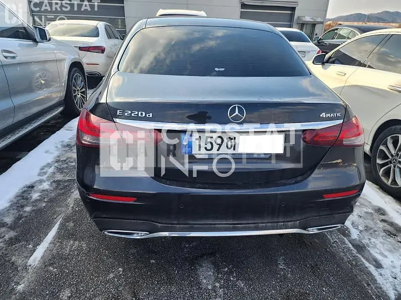 Photo 2 of 15: 2020 Mercedes-Benz E220d 4Matic, VIN W1KZF0FB1MA878962 — Korean insurance auction