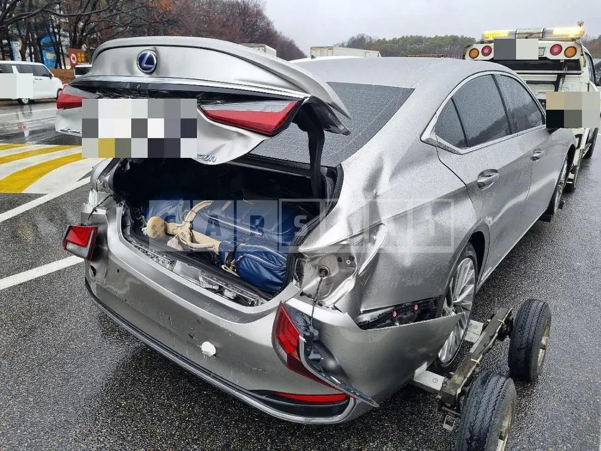 Photo 2 of 6: 2021 Lexus ES300h, VIN JTHBA1C10N2008318 — Korean insurance auction