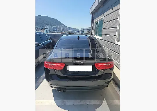 Photo 2 of 25: 2019 Jaguar XE 20d, VIN SAJAB4BNXKCP50099 — Korean insurance auction