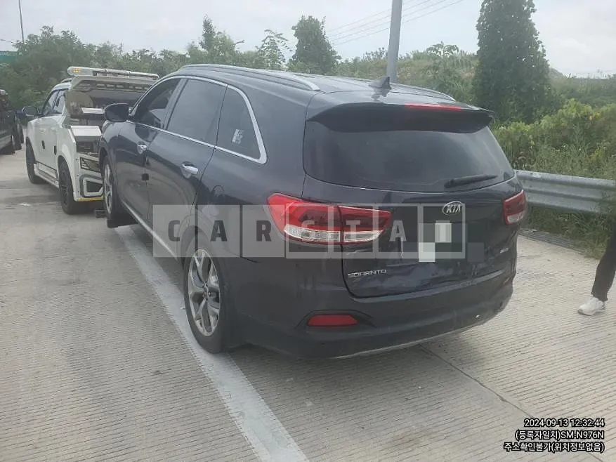 Photo 2 of 5: 2016 Kia Sorento 2.0 — Korean insurance auction