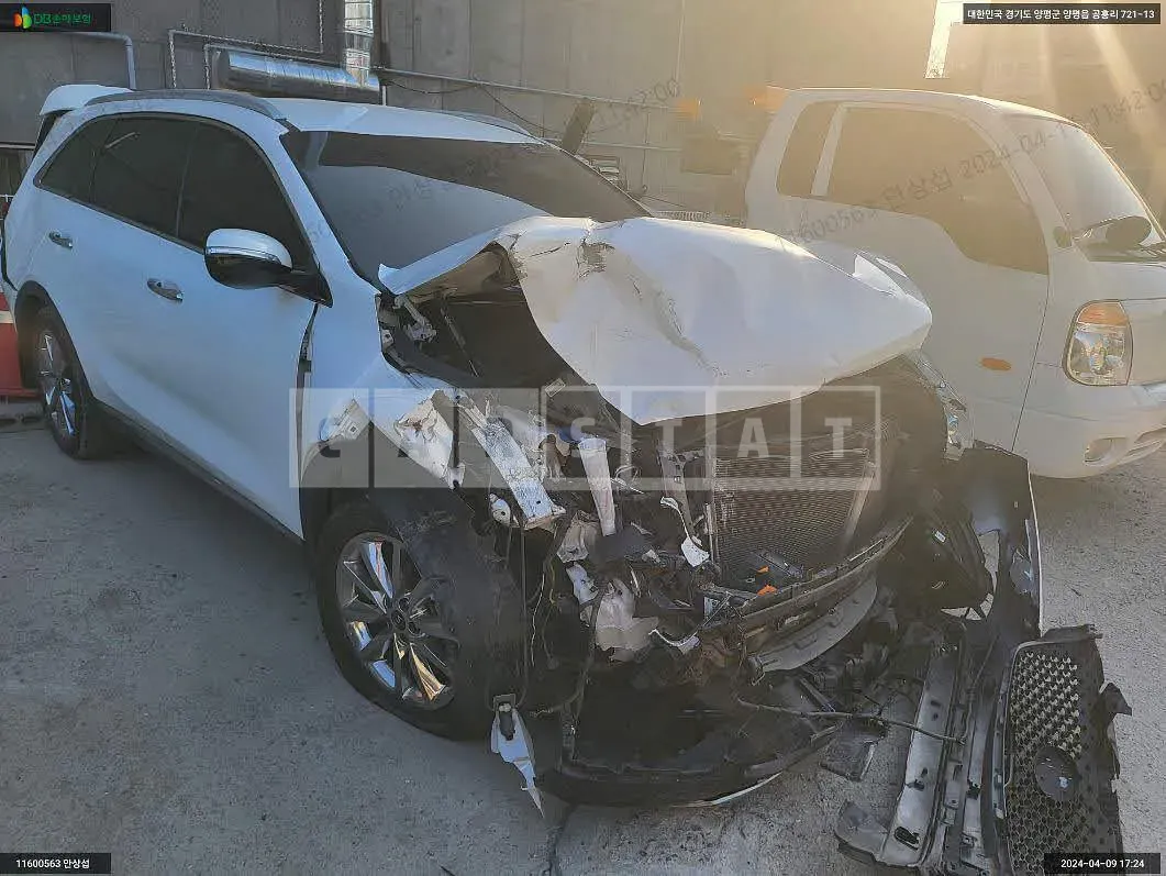 Photo 2 of 9: 2017 Kia Sorento /Sorrento, VIN KNAPK81BDHA329446 — Korean insurance auction
