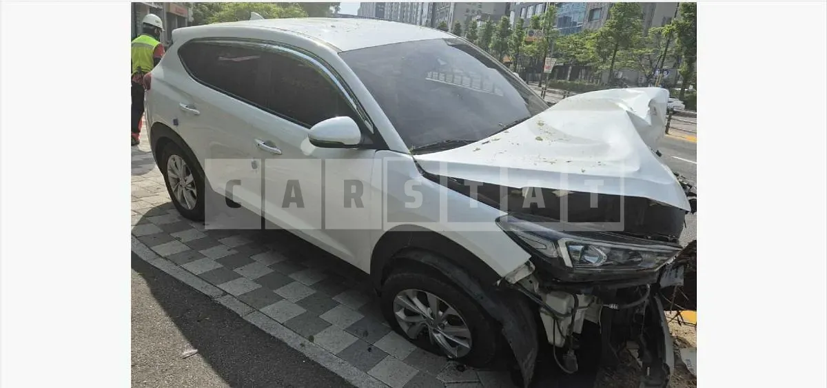 Photo 2 of 17: 2019 Hyundai Tucson — Korean insurance auction