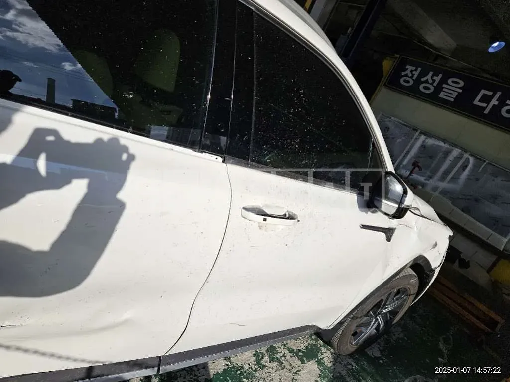 Photo 2 of 45: 2023 Kia Sorento — Korean insurance auction