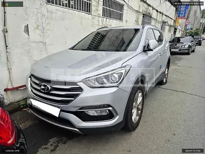 Photo 1 of 16: 2017 Hyundai Santa Fe, VIN KMHSW81UDHU736000 — Korean insurance auction