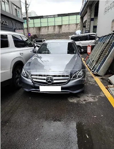 Photo 1 of 6: 2019 Mercedes-Benz E300, VIN WDDZF4JB6KA577647 — Korean insurance auction