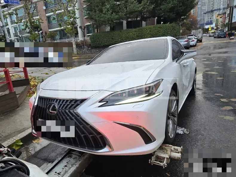 Photo 2 of 44: 2023 Lexus ES300h — Korean insurance auction