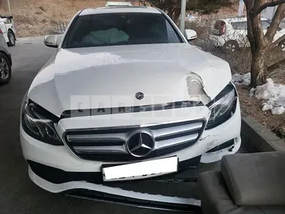 Photo 1 of 8: 2018 Mercedes-Benz E300, VIN WDDZF4JBXKA505317 — Korean insurance auction