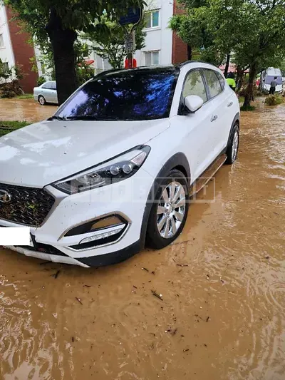 Photo 1 of 9: 2017 Hyundai Tucson, VIN KMHJ3815GHU459923 — Korean insurance auction
