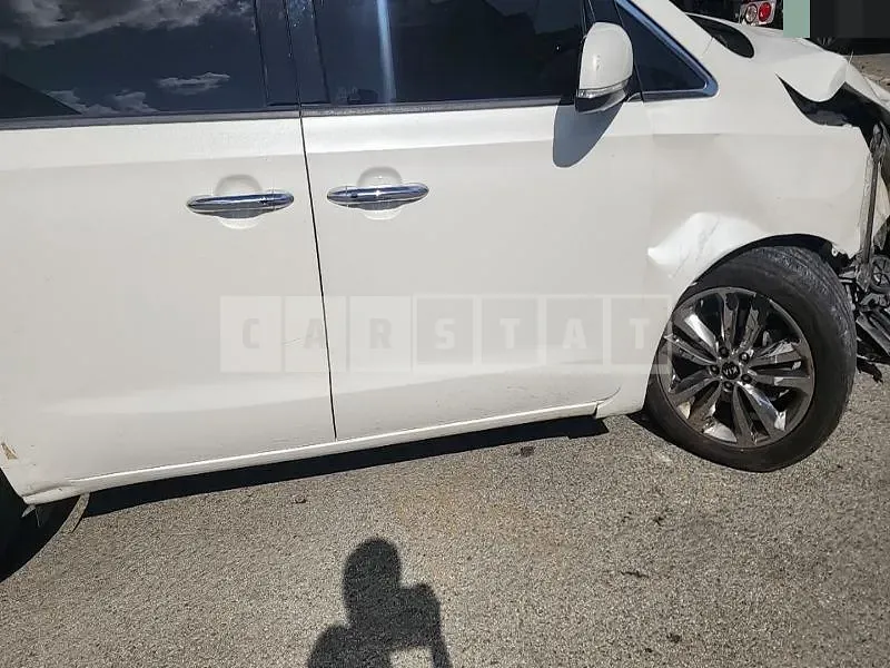 Photo 2 of 16: 2015 Kia Carnivals — Korean insurance auction