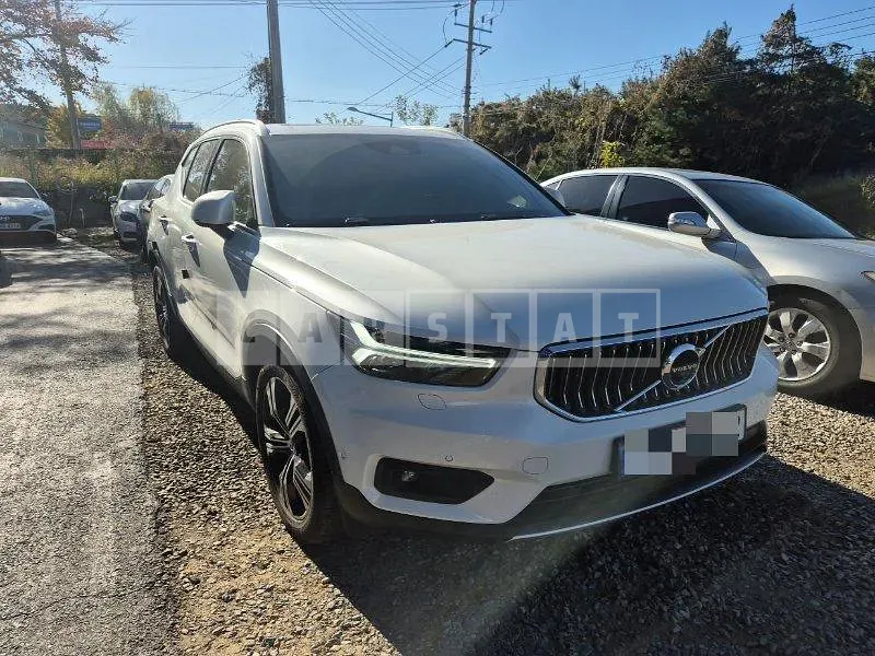 Photo 2 of 41: 2021 Volvo XC40B4 AWD — Korean insurance auction