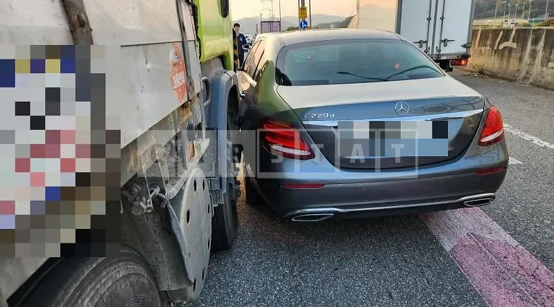 Photo 2 of 8: 2016 Mercedes-Benz E220 d — Korean insurance auction