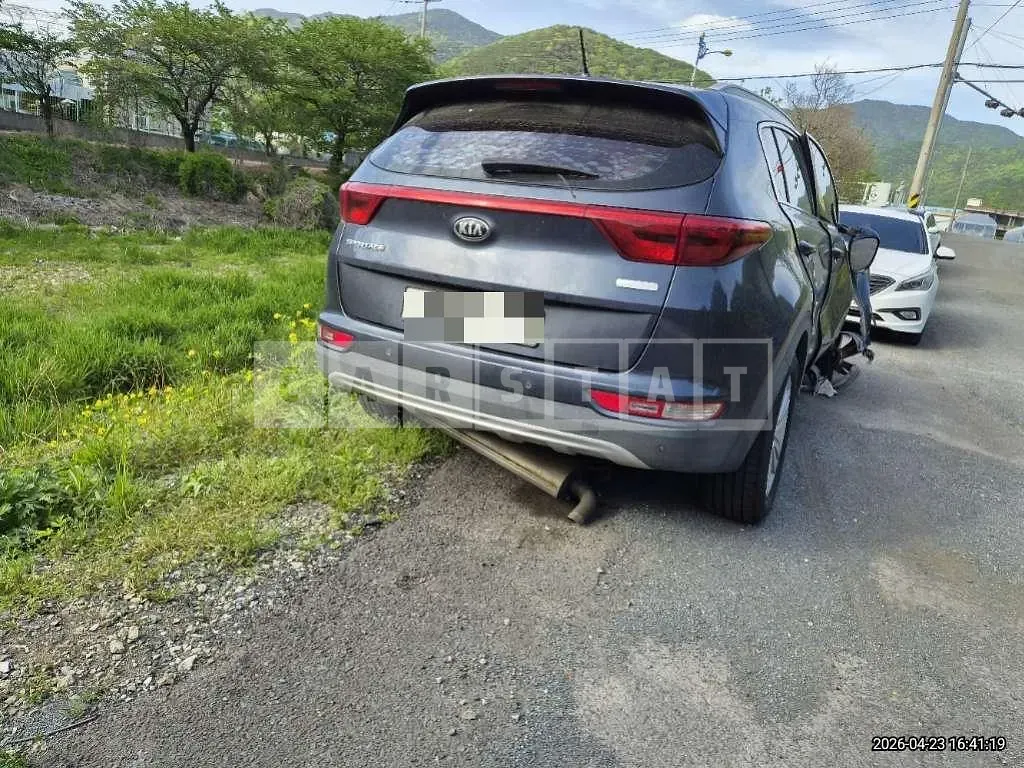 Photo 2 of 19: 2017 Kia Sportage — Korean insurance auction