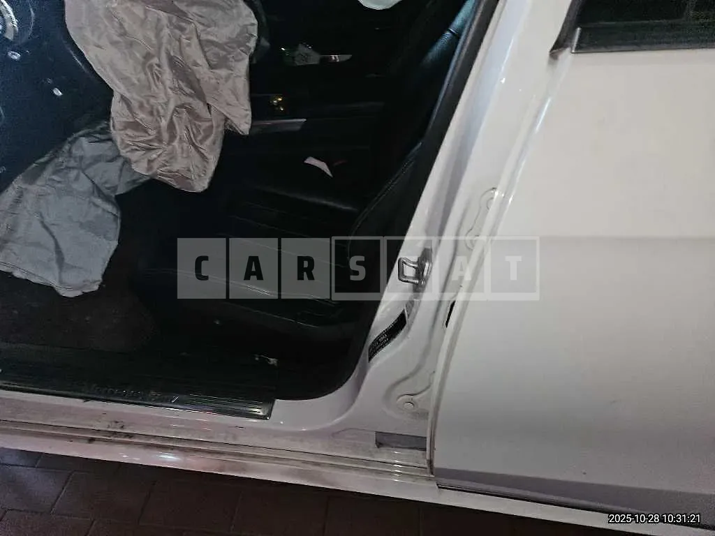Photo 2 of 28: 2015 Mercedes-Benz E300 — Korean insurance auction