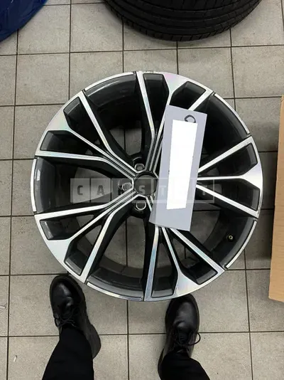 Photo 1 of 9: 2022 Audi Auto Parts /Q8 55 TFSI quattro Wheel, Headlamp, VIN WAUZZZF13ND028132 — Korean insurance auction