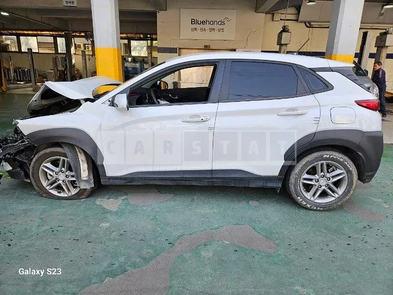 Photo 2 of 49: 2018 Hyundai Kona, VIN KMHK4815GJU118092 — Korean insurance auction