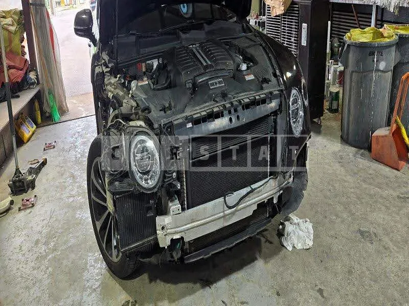 Photo 2 of 26: 2017 Bentley Bentayga, VIN SJAAC14V1HC015156 — Korean insurance auction