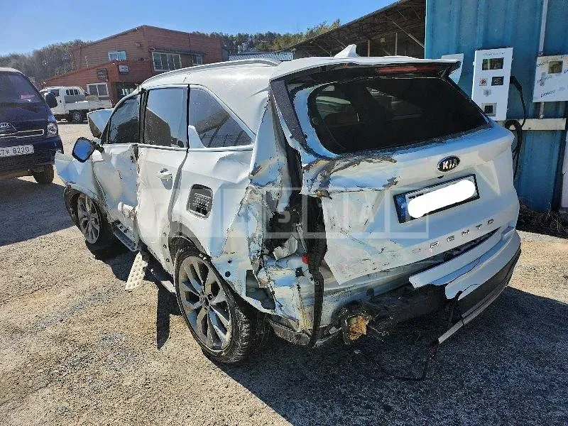 Photo 2 of 12: 2021 Kia Sorento, VIN KNARK81BGMA050572 — Korean insurance auction