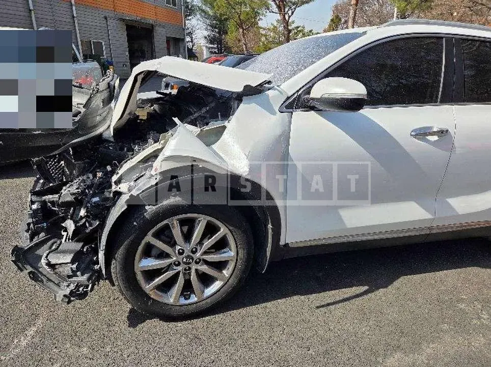 Photo 2 of 4: 2016 Kia Sorento — Korean insurance auction