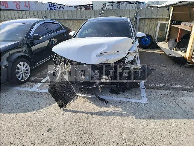 Photo 2 of 7: 2017 Kia K5, VIN KNAGX411BHA175139 — Korean insurance auction