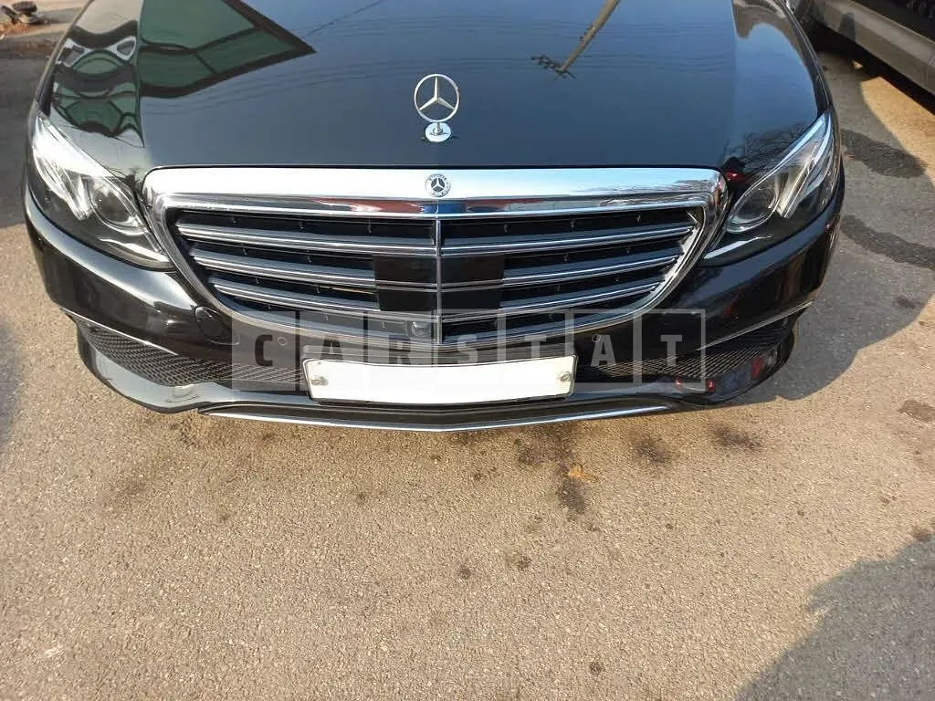 Photo 2 of 17: 2018 Mercedes-Benz E400 4Matic, VIN WDDZF6GB0JA420147 — Korean insurance auction