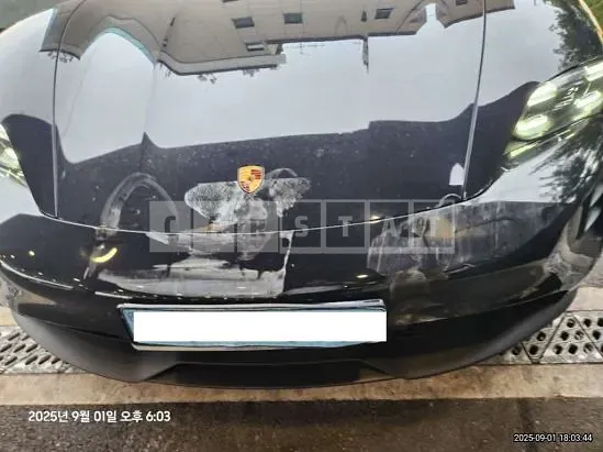 Photo 2 of 13: 2022 Porsche Taycan (High. 5-Seater) — Korean insurance auction