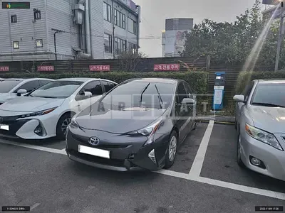 Photo 1 of 8: 2018 Toyota Prius, VIN JTDKBRFU9J3083008 — Korean insurance auction