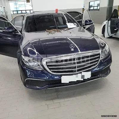 Photo 1 of 39: 2018 Mercedes-Benz Sandsbenz E300 — Korean insurance auction