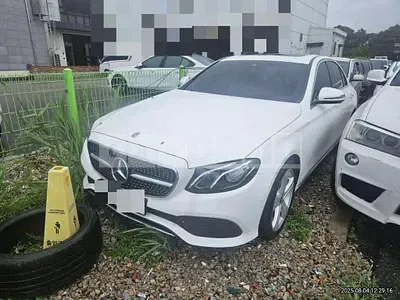 Photo 1 of 11: 2017 Mercedes-Benz E200 — Korean insurance auction