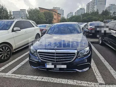 Photo 1 of 19: 2019 Mercedes-Benz E220 d 4Matic — Korean insurance auction