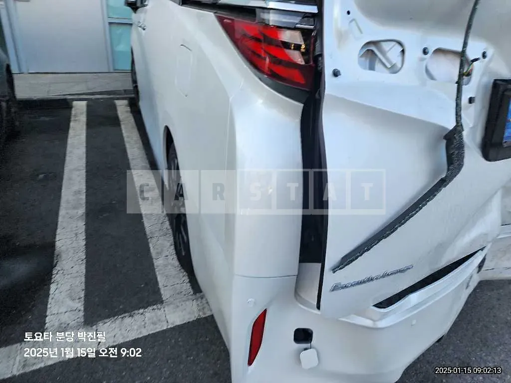 Photo 2 of 26: 2024 Toyota Alphard Hybrid — Korean insurance auction