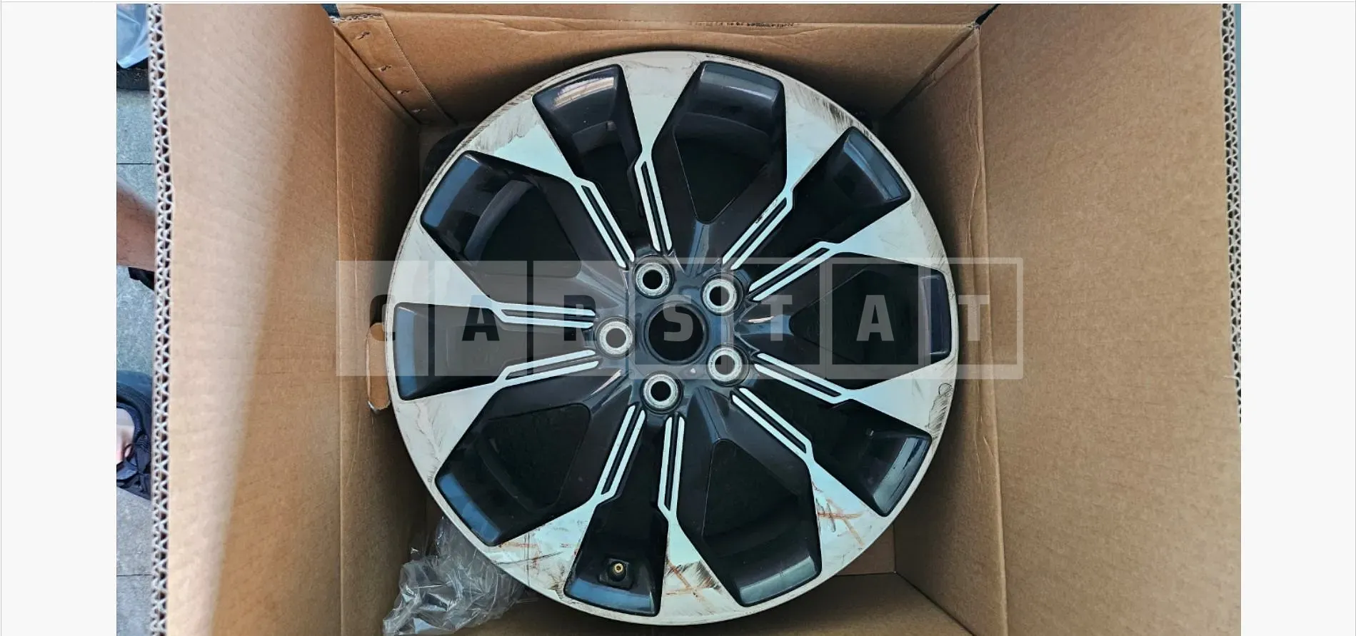 Photo 2 of 2: 2022 Kia (parts) Carnival Light Wheel — Korean insurance auction