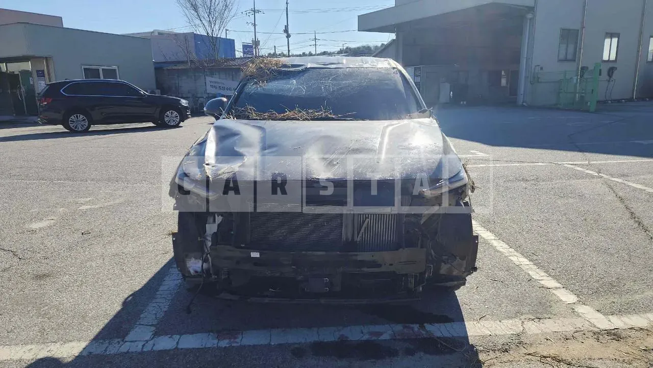 Photo 2 of 16: 2019 Hyundai Santa Fe, VIN KMHS281ABKU152834 — Korean insurance auction
