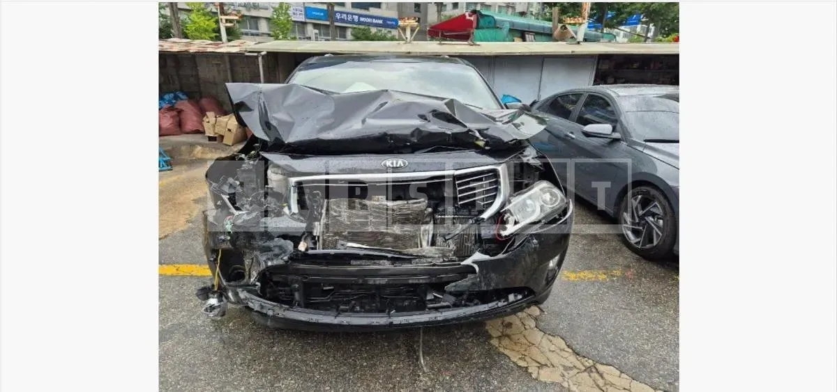 Photo 2 of 34: 2015 Kia Carnivals, VIN KNHMF37ABFS068778 — Korean insurance auction