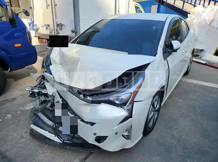 Photo 2 of 6: 2016 Toyota Prius, VIN JTDKBRFU1G3519102 — Korean insurance auction