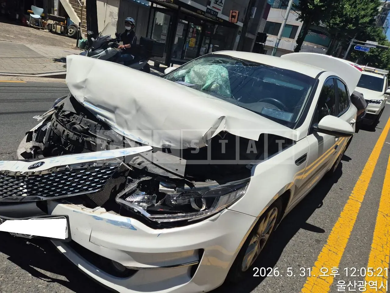 Photo 2 of 5: 2015 Kia K5, VIN KNAGX411BGA004954 — Korean insurance auction