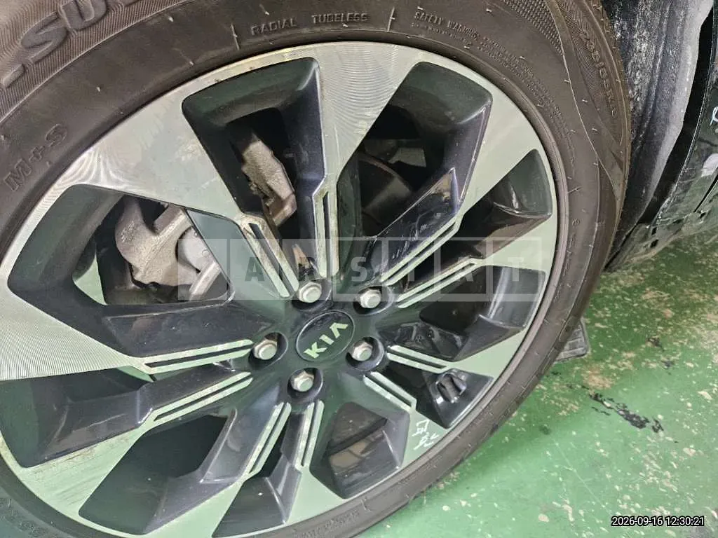 Photo 2 of 2: 2021 Kia (parts) Carnival Wheel — Korean insurance auction