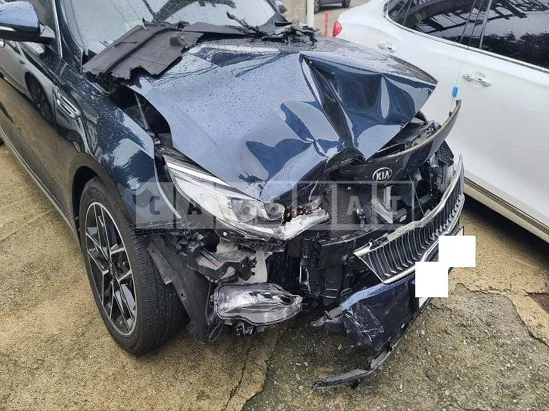 Photo 2 of 13: 2019 Kia K5 — Korean insurance auction