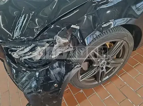 Photo 2 of 9: 2019 Mercedes-Benz E 300, VIN WDDZF4JB4KA545554 — Korean insurance auction