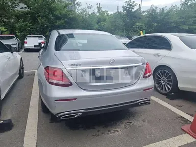 Photo 1 of 8: 2017 Mercedes-Benz E220 d — Korean insurance auction