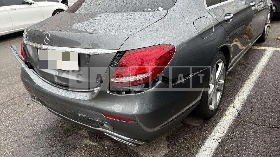 Photo 2 of 19: 2017 Mercedes-Benz E220 d — Korean insurance auction