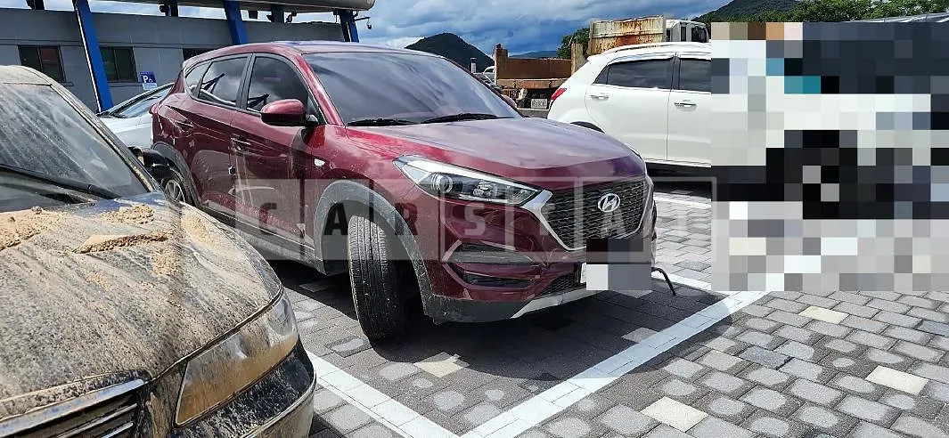 Photo 2 of 9: 2016 Hyundai Tucson TL, VIN KMHJ2815GHU324893 — Korean insurance auction