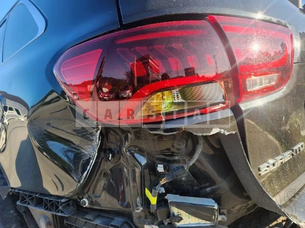 Photo 2 of 7: 2017 Kia Sorento 2.2 — Korean insurance auction