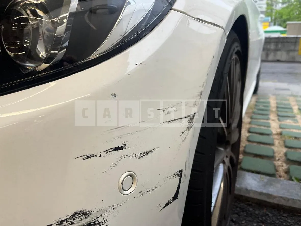 Photo 2 of 4: 2017 Mercedes-Benz (parts) C220 d Coupe Headlamp, VIN WDDWJ0EB5HF437170 — Korean insurance auction