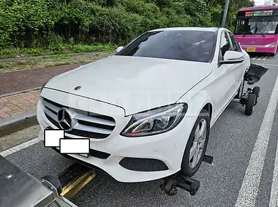 Photo 1 of 7: 2018 Mercedes-Benz C 200, VIN WDDWF4CB6JF627559 — Korean insurance auction