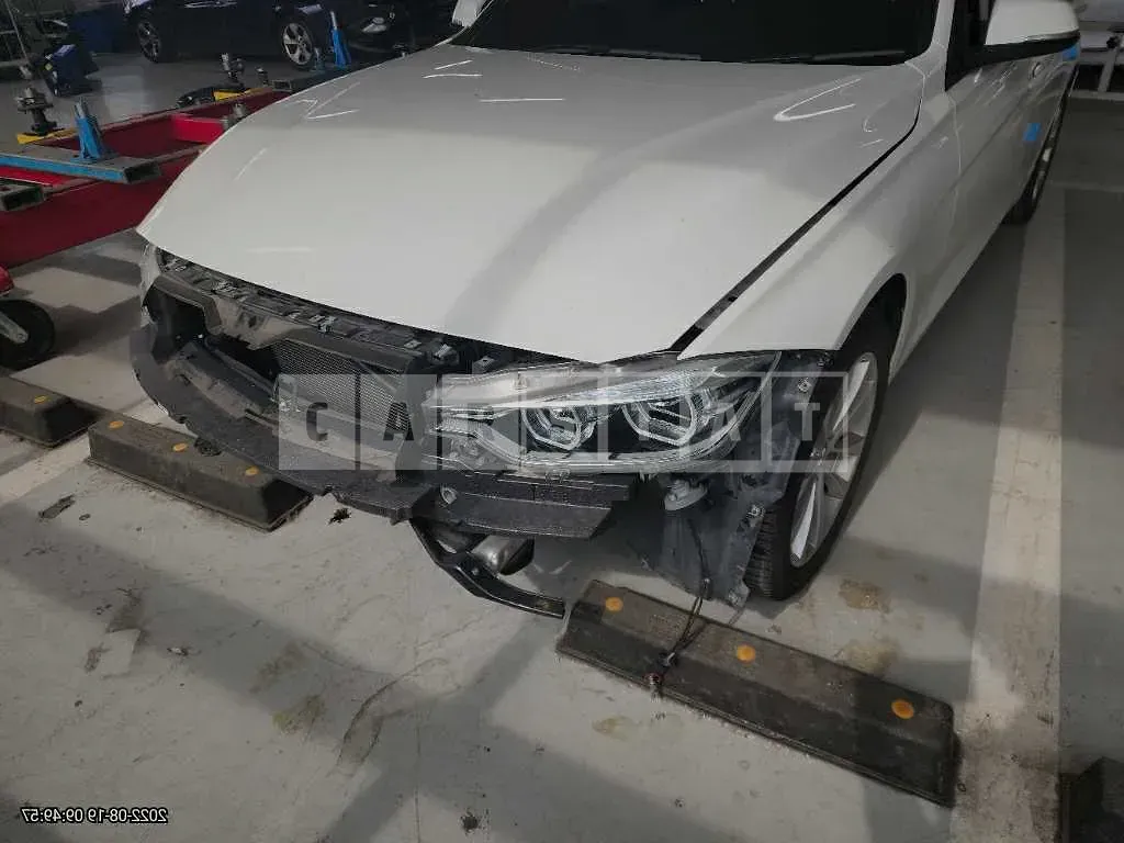 Photo 2 of 8: 2017 BMW 320d xDrive, VIN WBA8C9106HA000908 — Korean insurance auction
