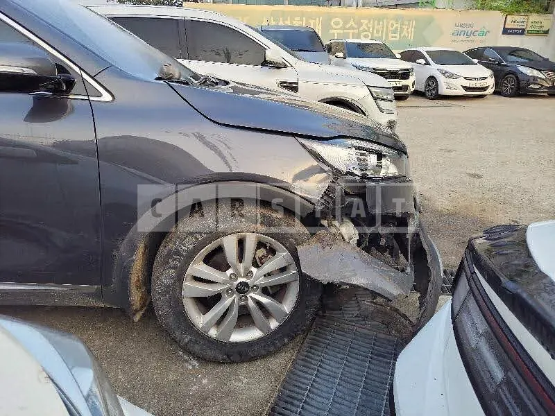 Photo 2 of 36: 2017 Kia Sorento, VIN KNAPS81ADHA336680 — Korean insurance auction