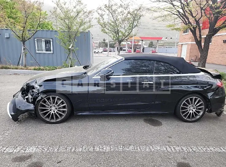 Photo 2 of 11: 2017 Mercedes-Benz C 200 Cabriolet, VIN WDDWK4CB4HF490384 — Korean insurance auction